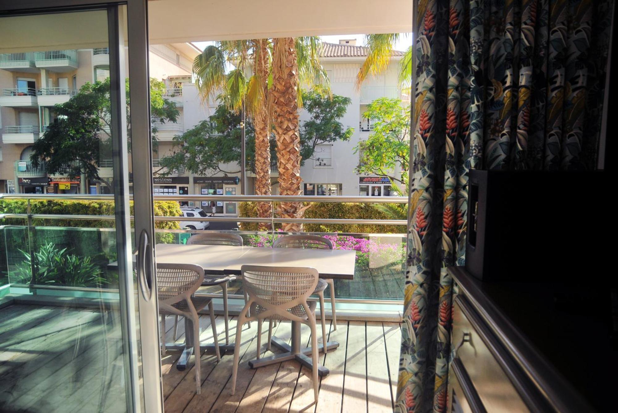 Two-Bedroom Apartment City View