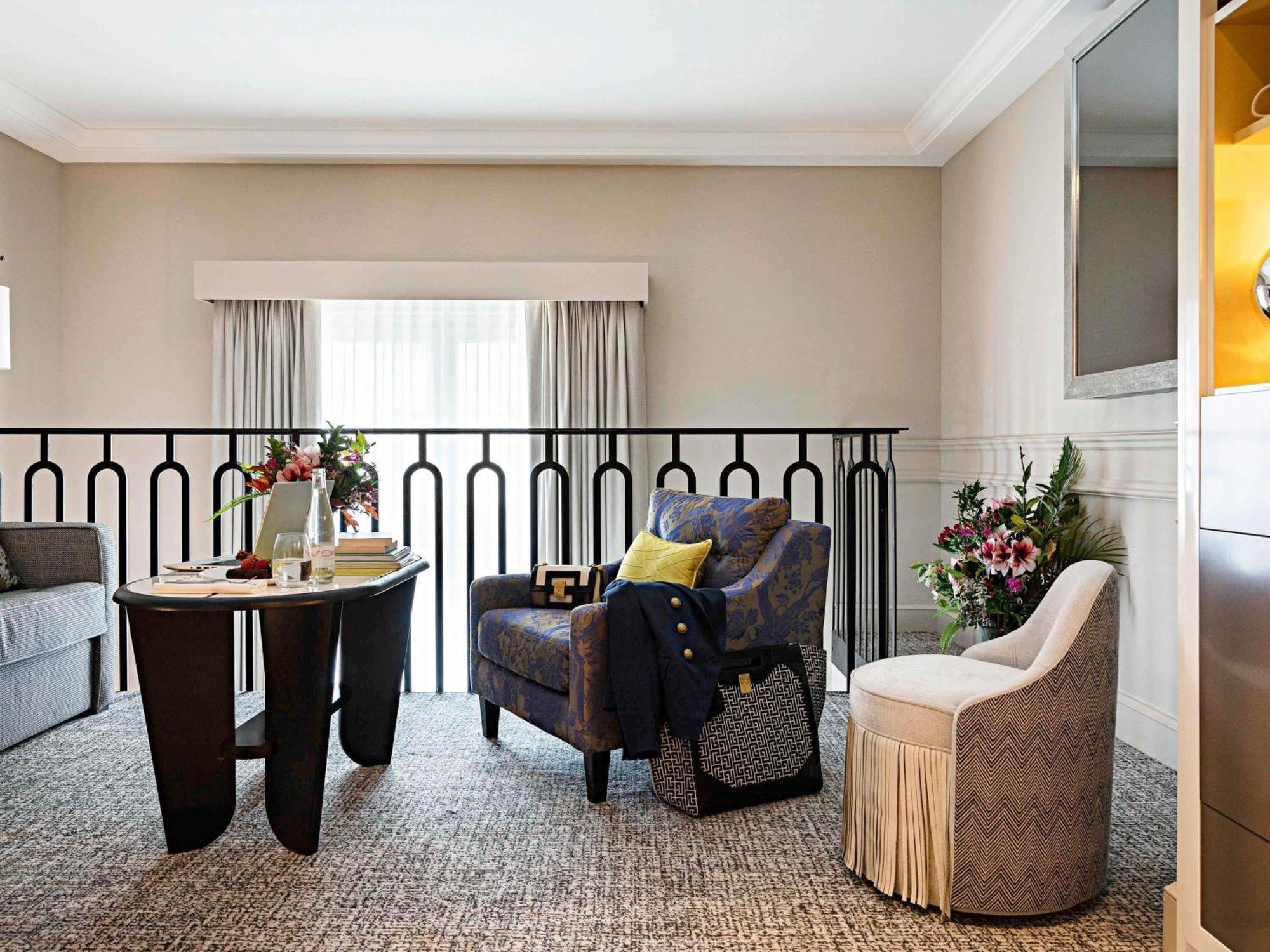 Suite Junior en Duplex avec Lit King-Size ou Queen-Size et Canapé-Lit - Vue sur Rue