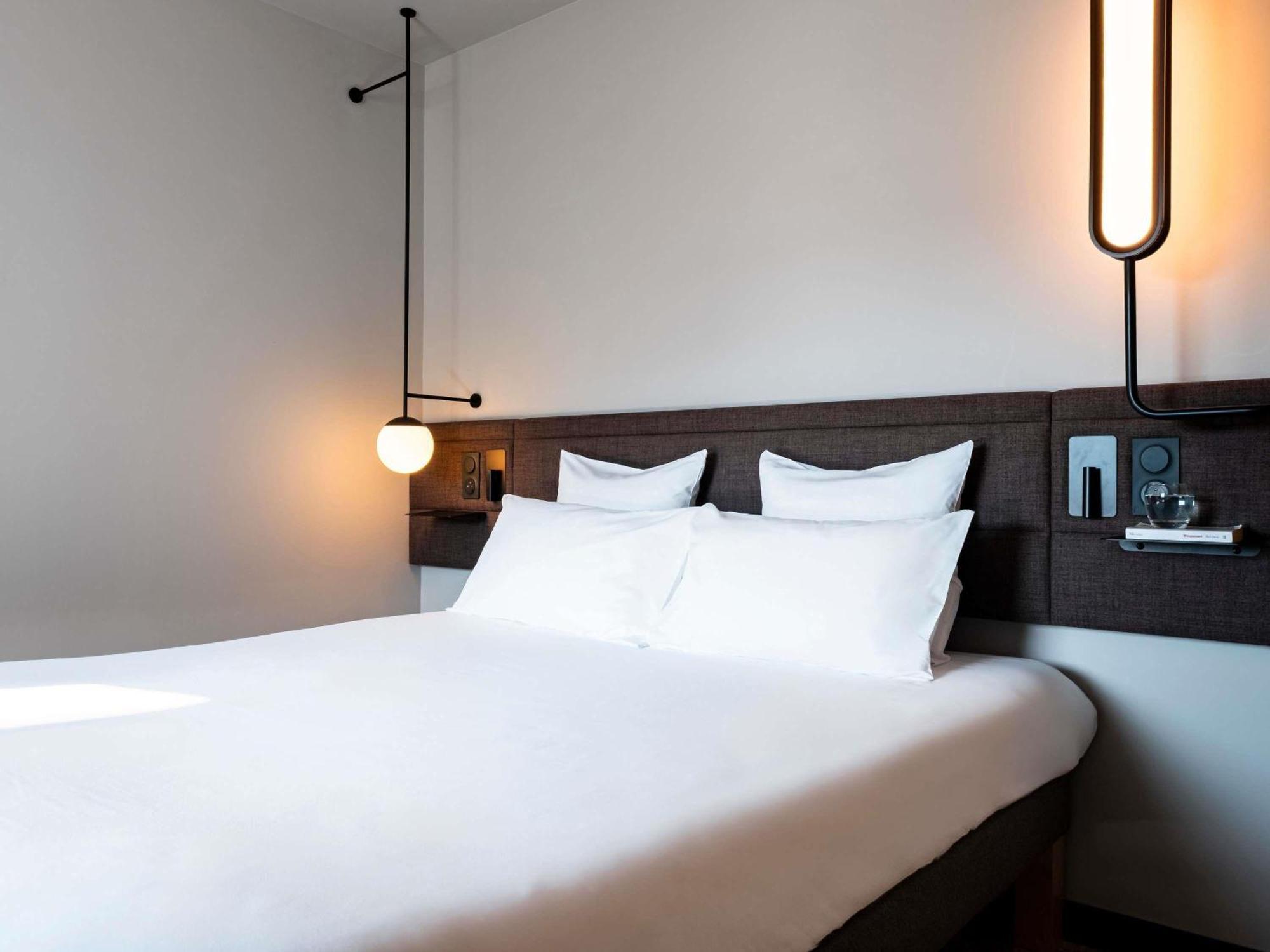 Deluxe Room a Queen Bed