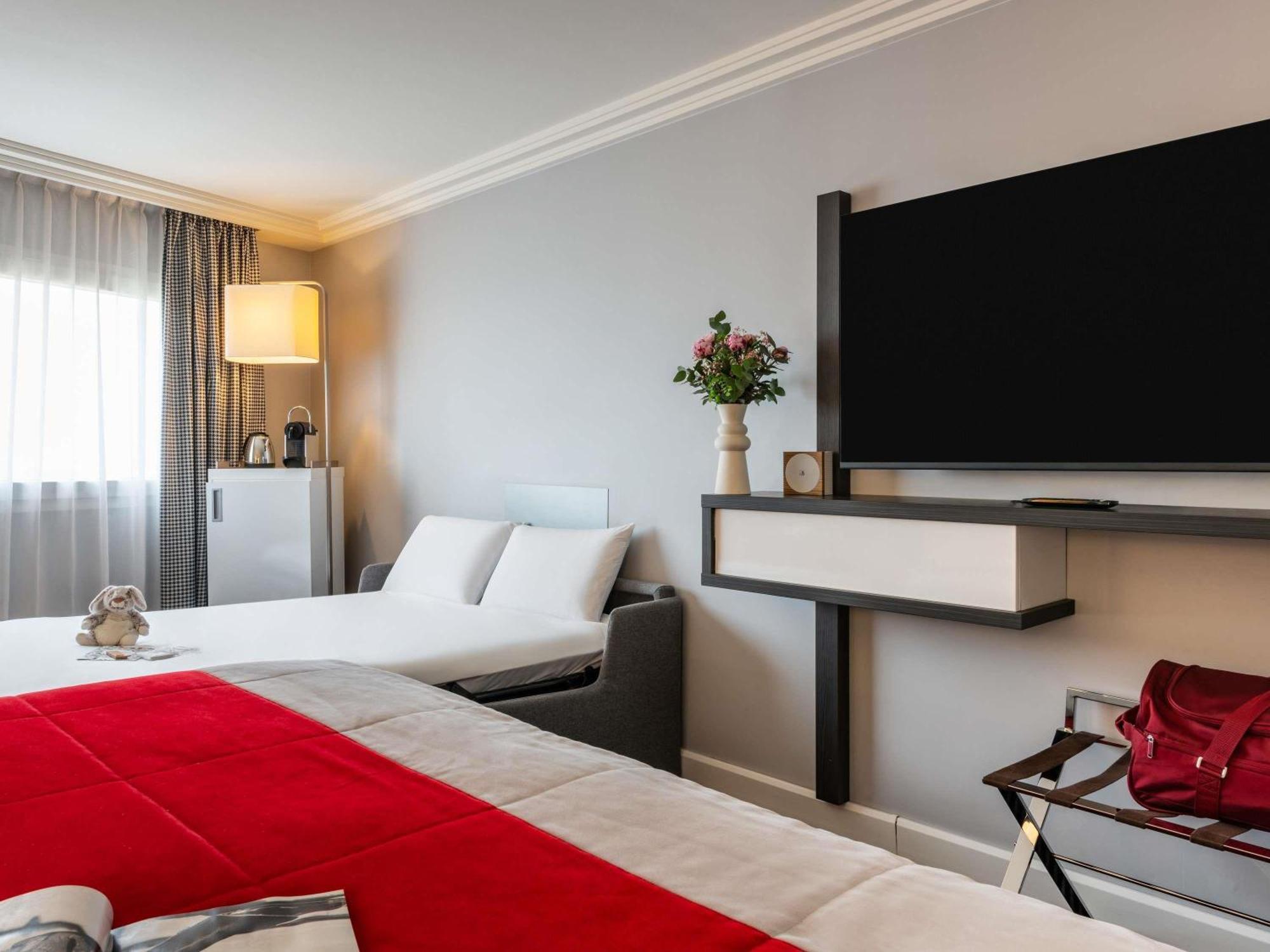 Privilege Room One Double Bed Sofa