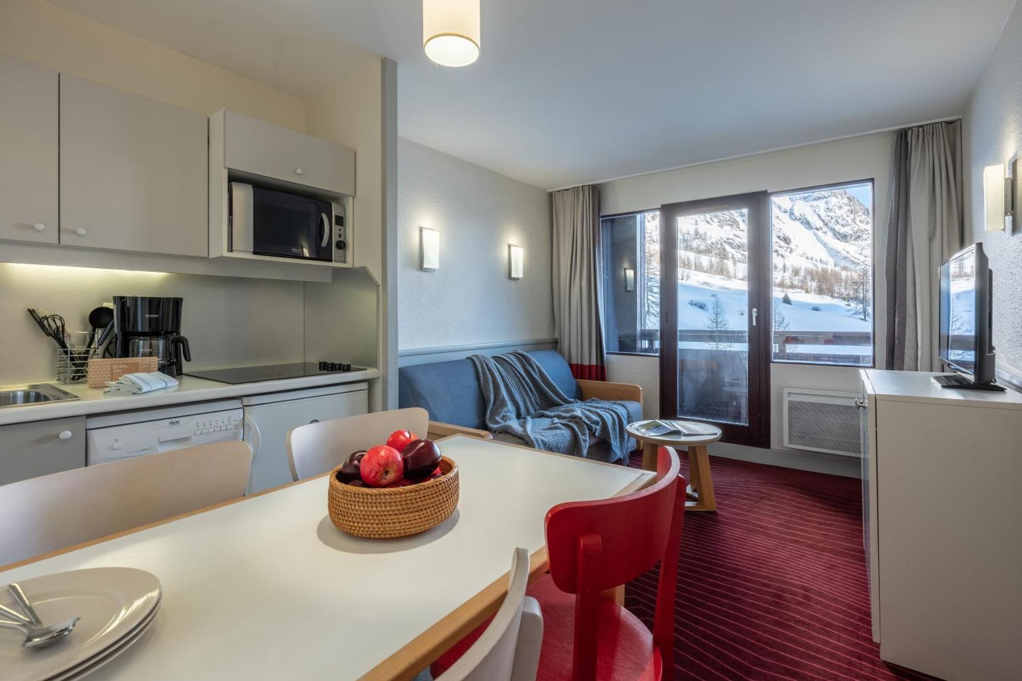 Studio with Sleeping Alcove - Open Mountain View (4 People)