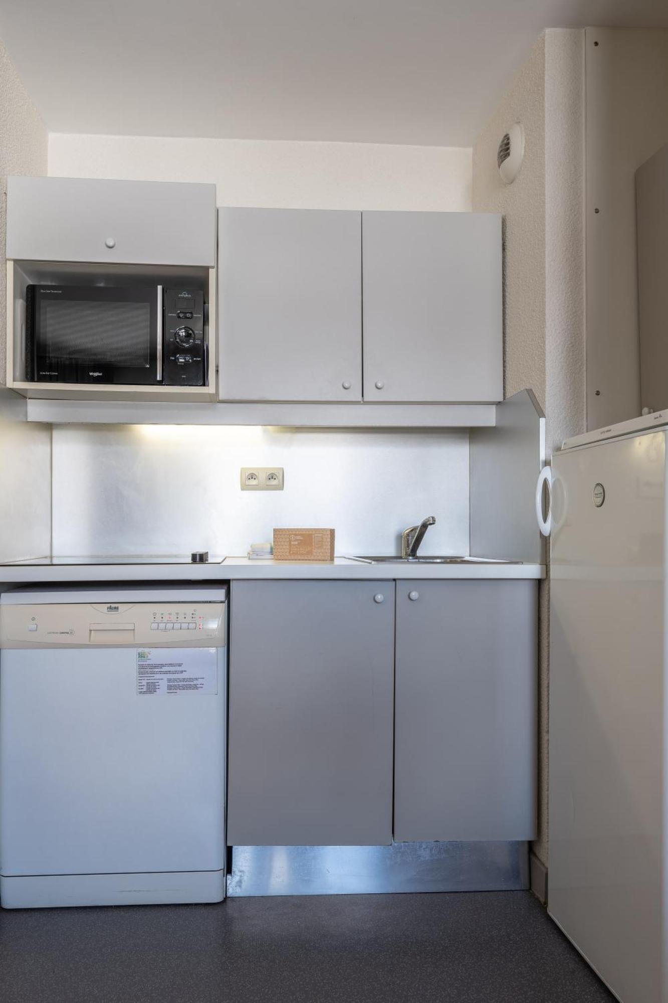 One-Bedroom Apartment with Sleeping Alcove - Open Mountain View (6 People)