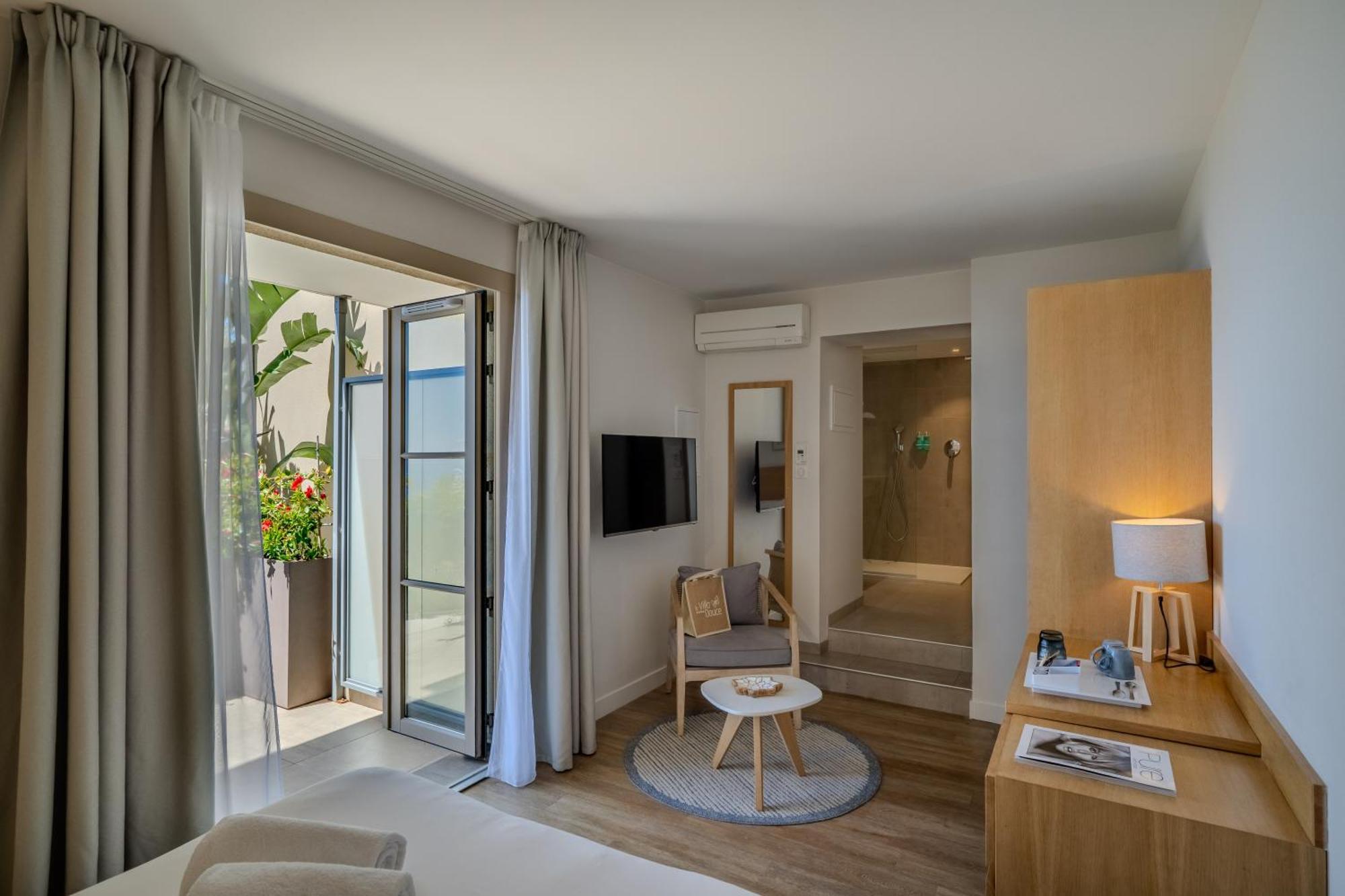 Chambre Standard - Rez-de-Chaussée - Vue Partielle sur Mer