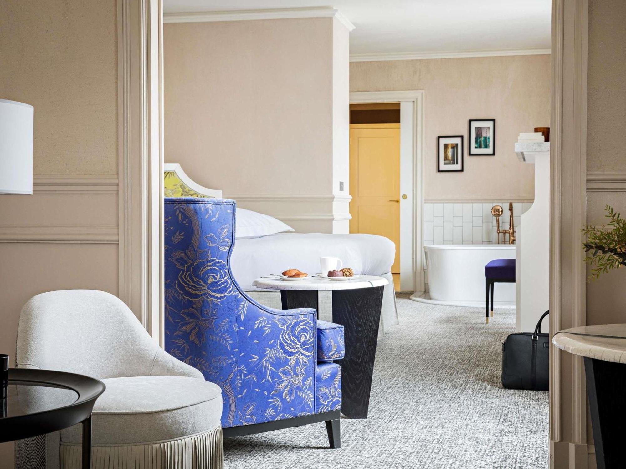 Suite Lit King-Size Prestige avec Salon et Terrasse - 6e Étage
