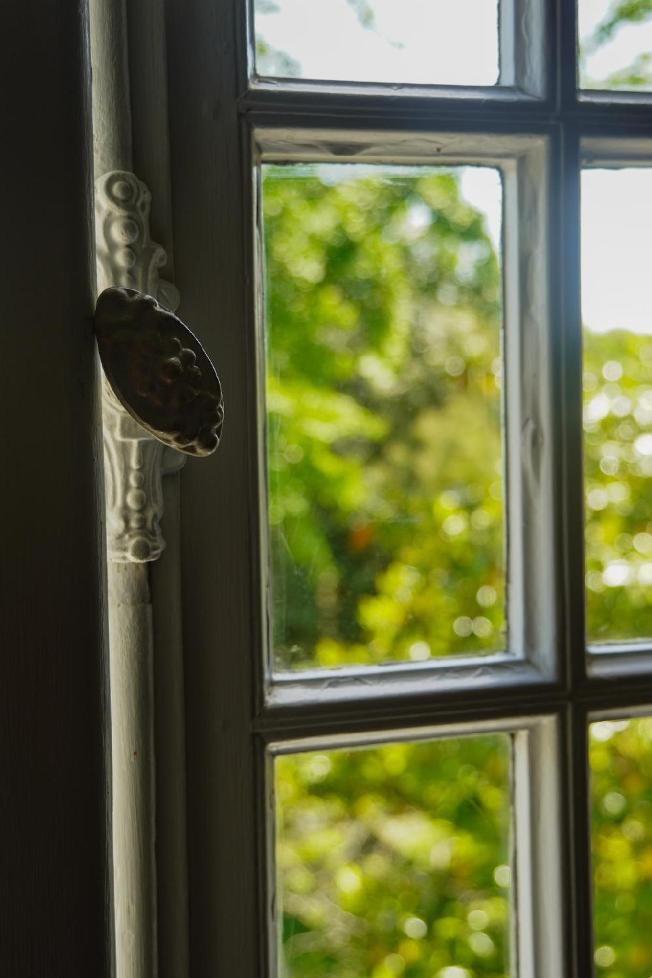Queen Room Garden View