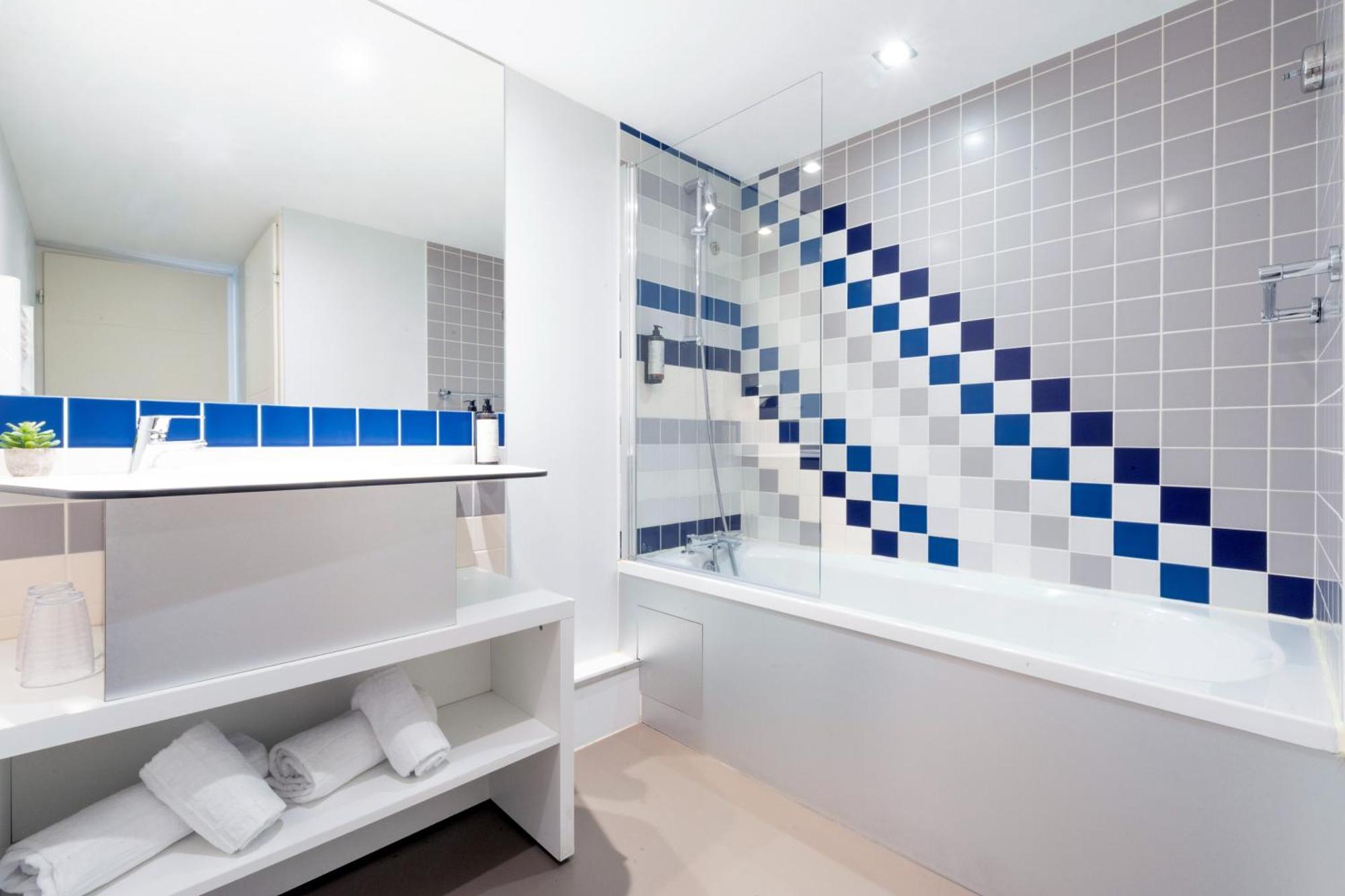 One-Bedroom Apartment with Twin Beds