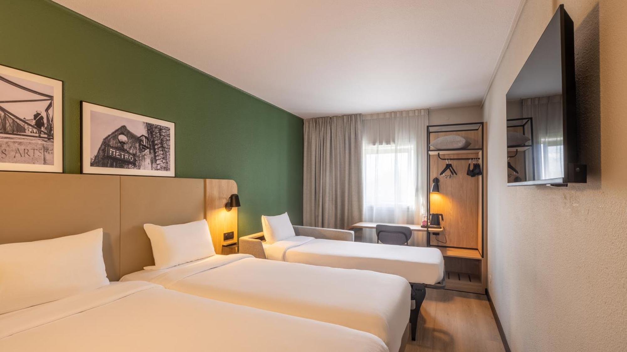 Standard Room - 1 Queen Bed 1 Sofa Bed