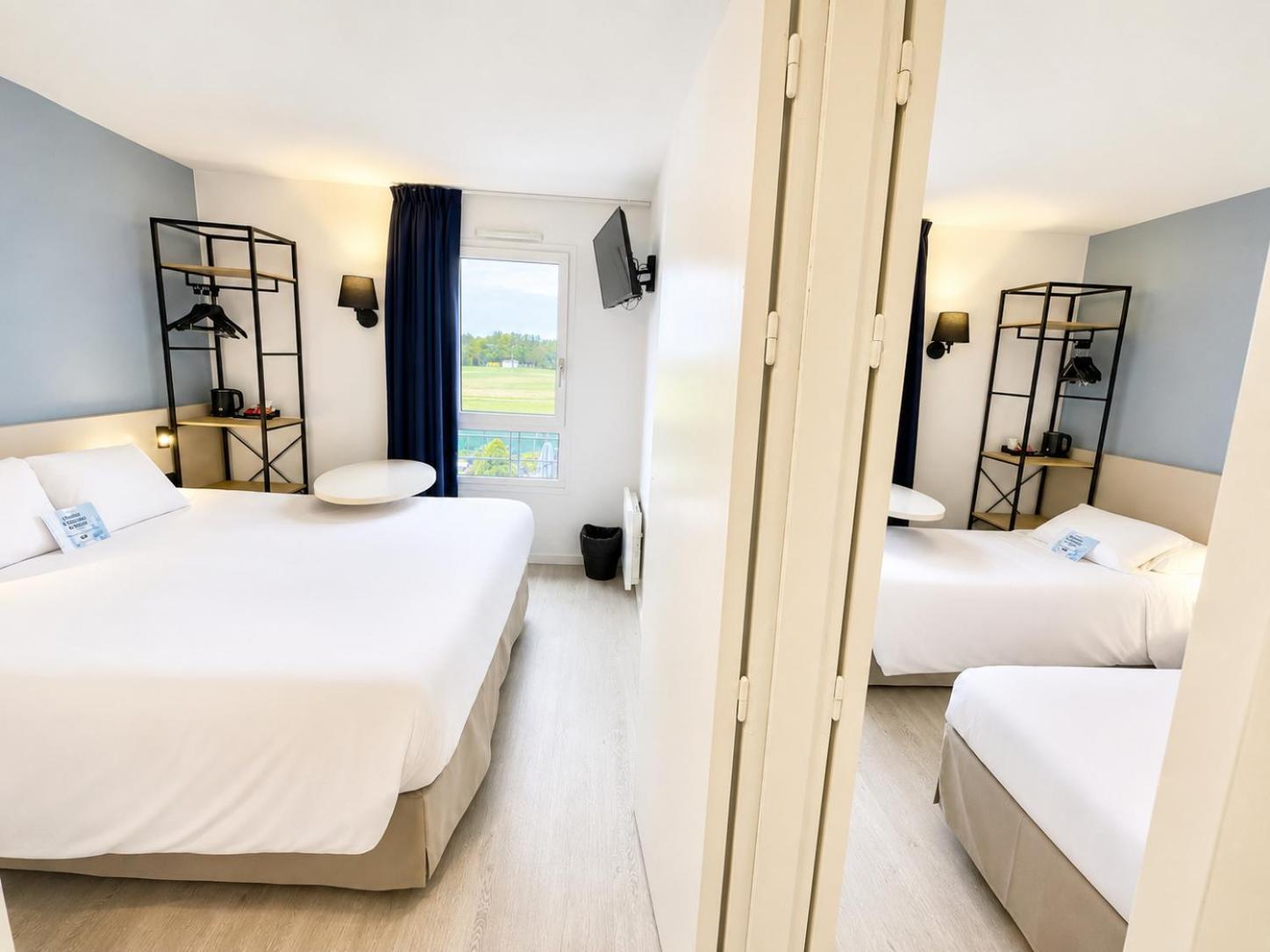 2 Standard Room Connecting 1 Double Bed 2 Single Beds