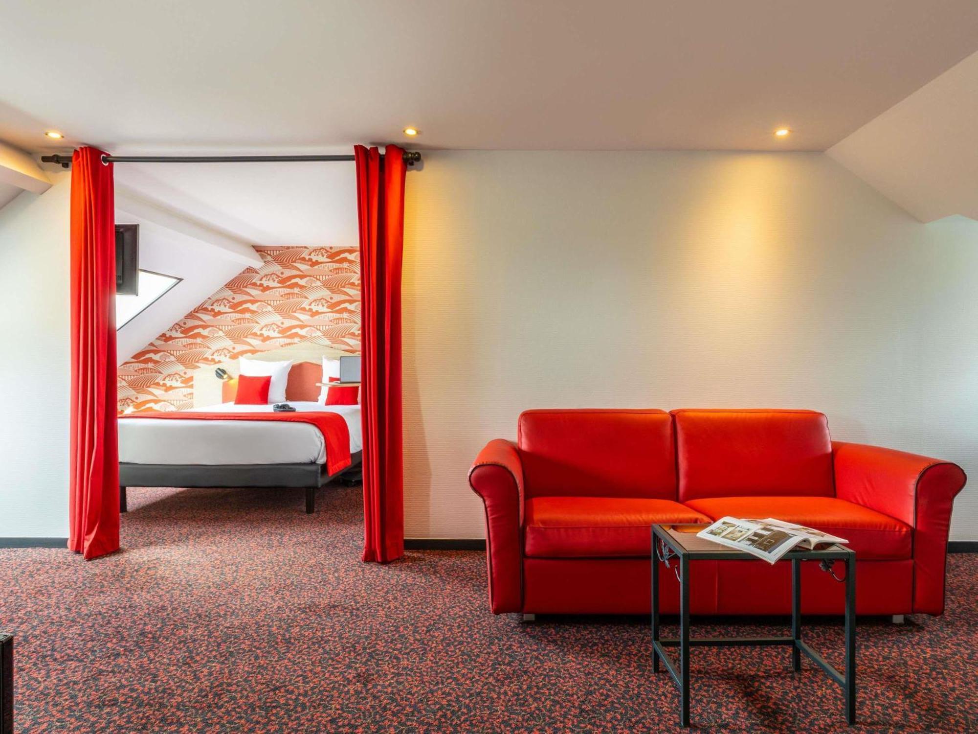 Suite One Queen Bed One Sofa Bed
