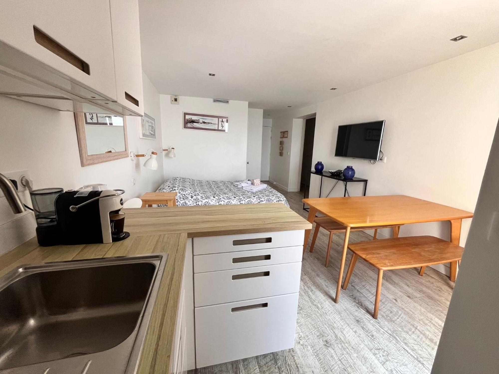 One-Bedroom Apartment Sea View