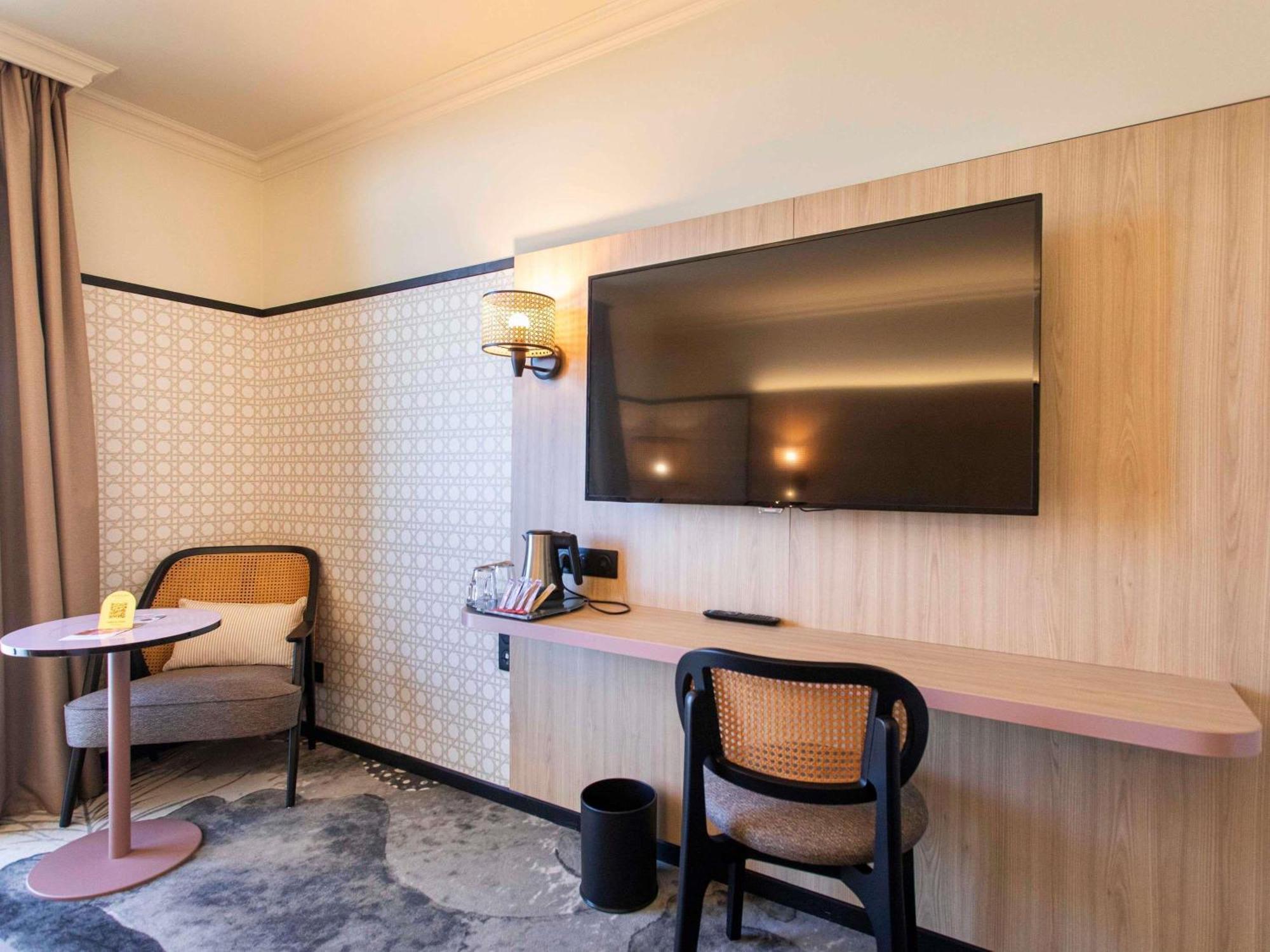 Classic Couture Room