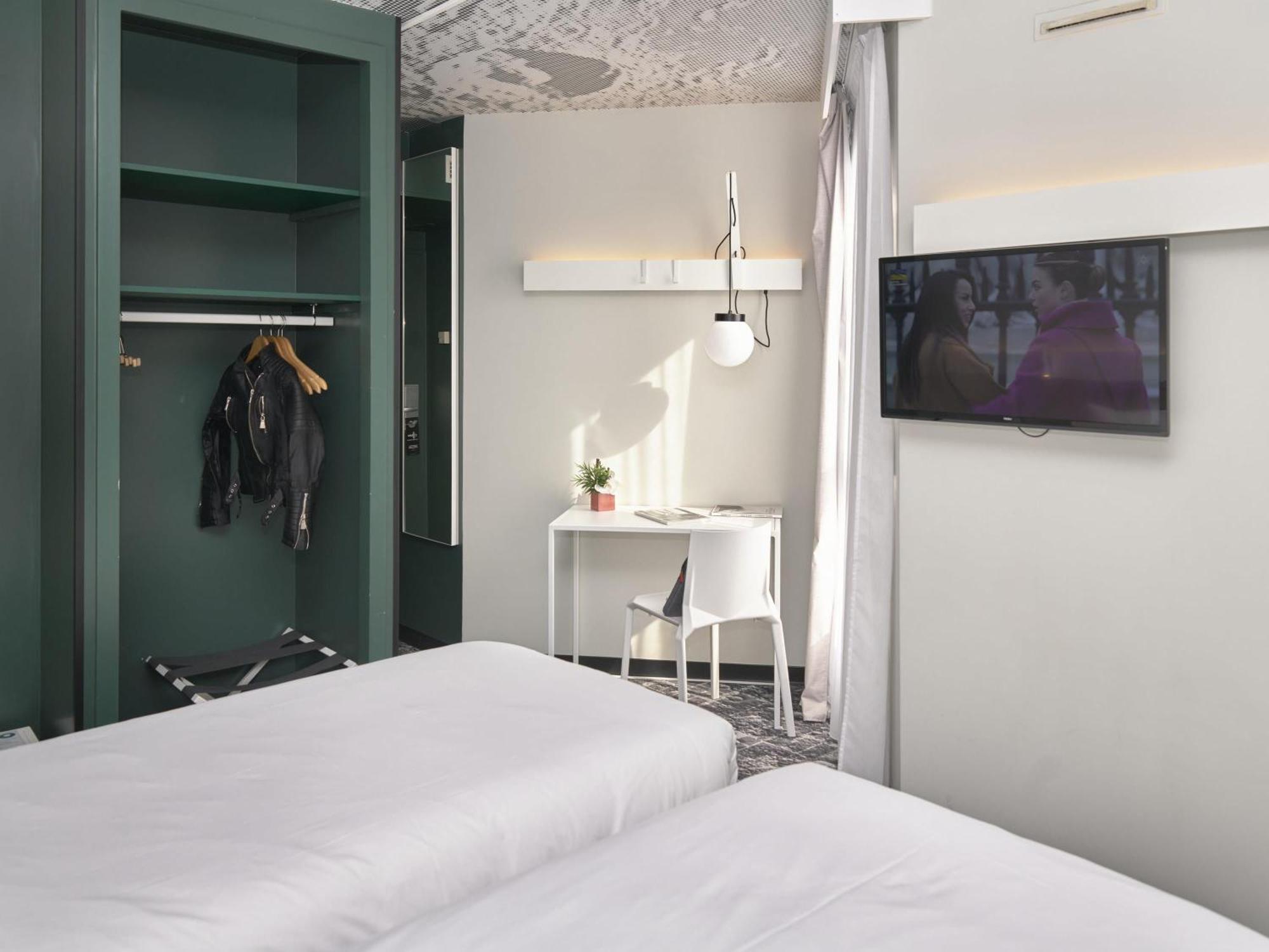 Room 3 Single Beds
