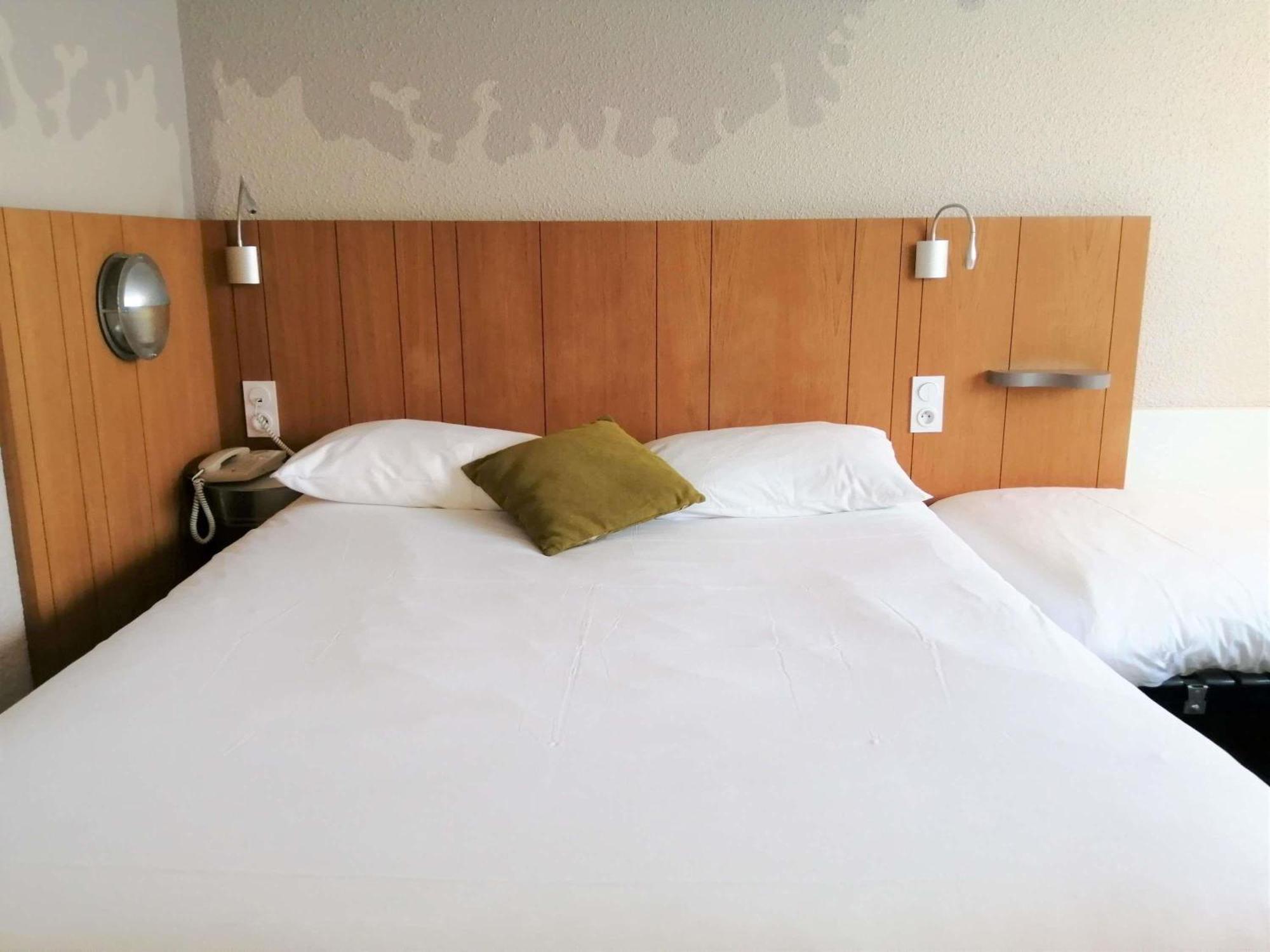 Standard Room 1 Double Bed 2 Single Beds