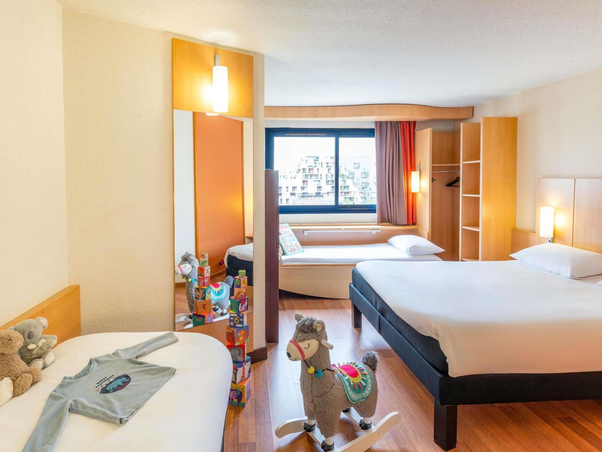 Room 1 Double Bed 2 Single Beds