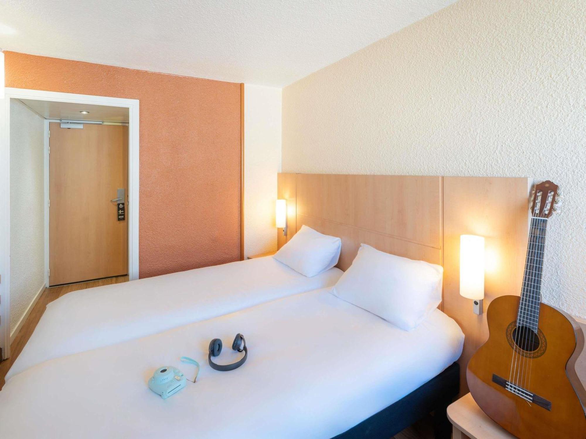 Room 2 Single Beds