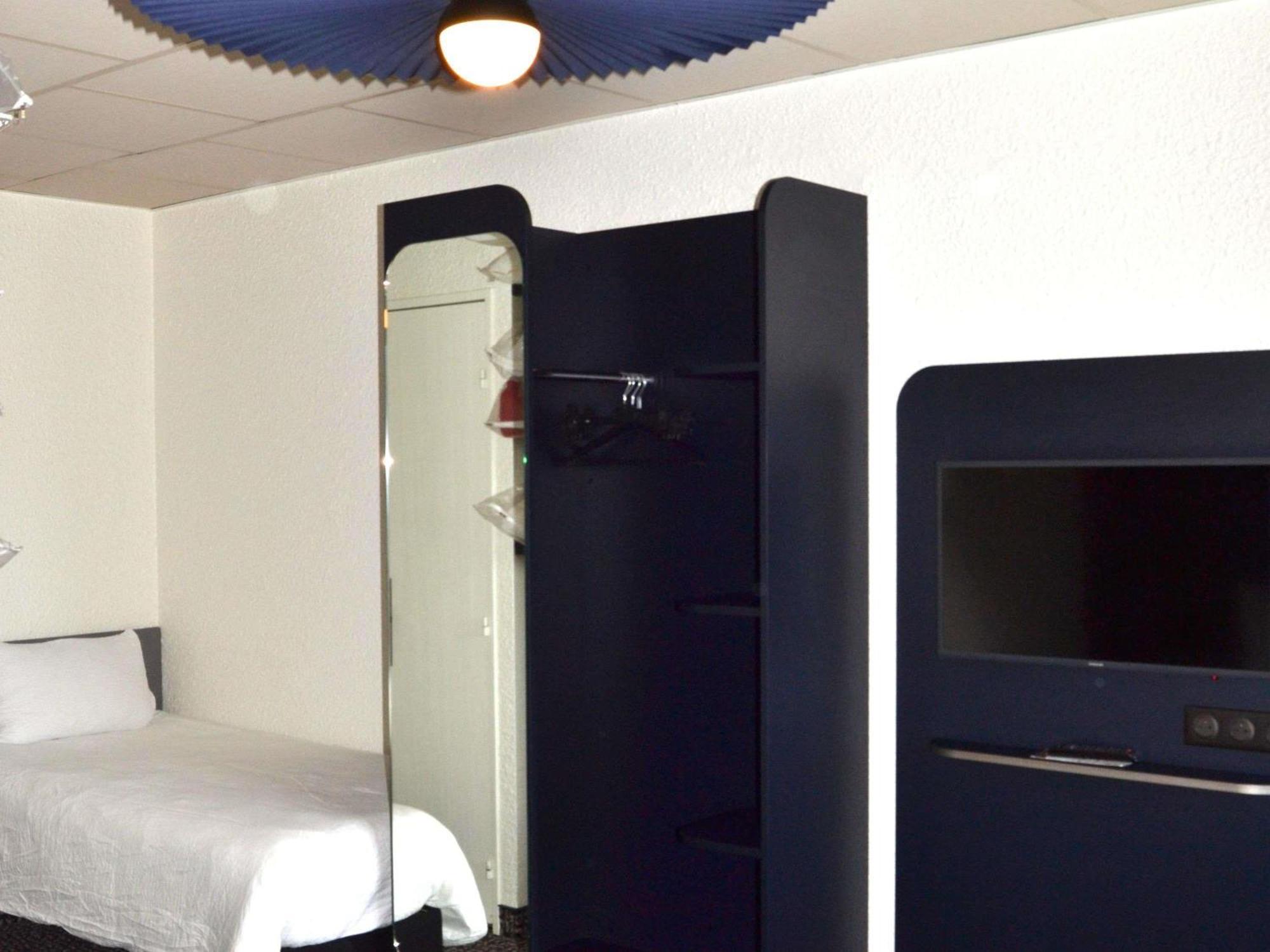 Standard Room Double Bed Twin Beds