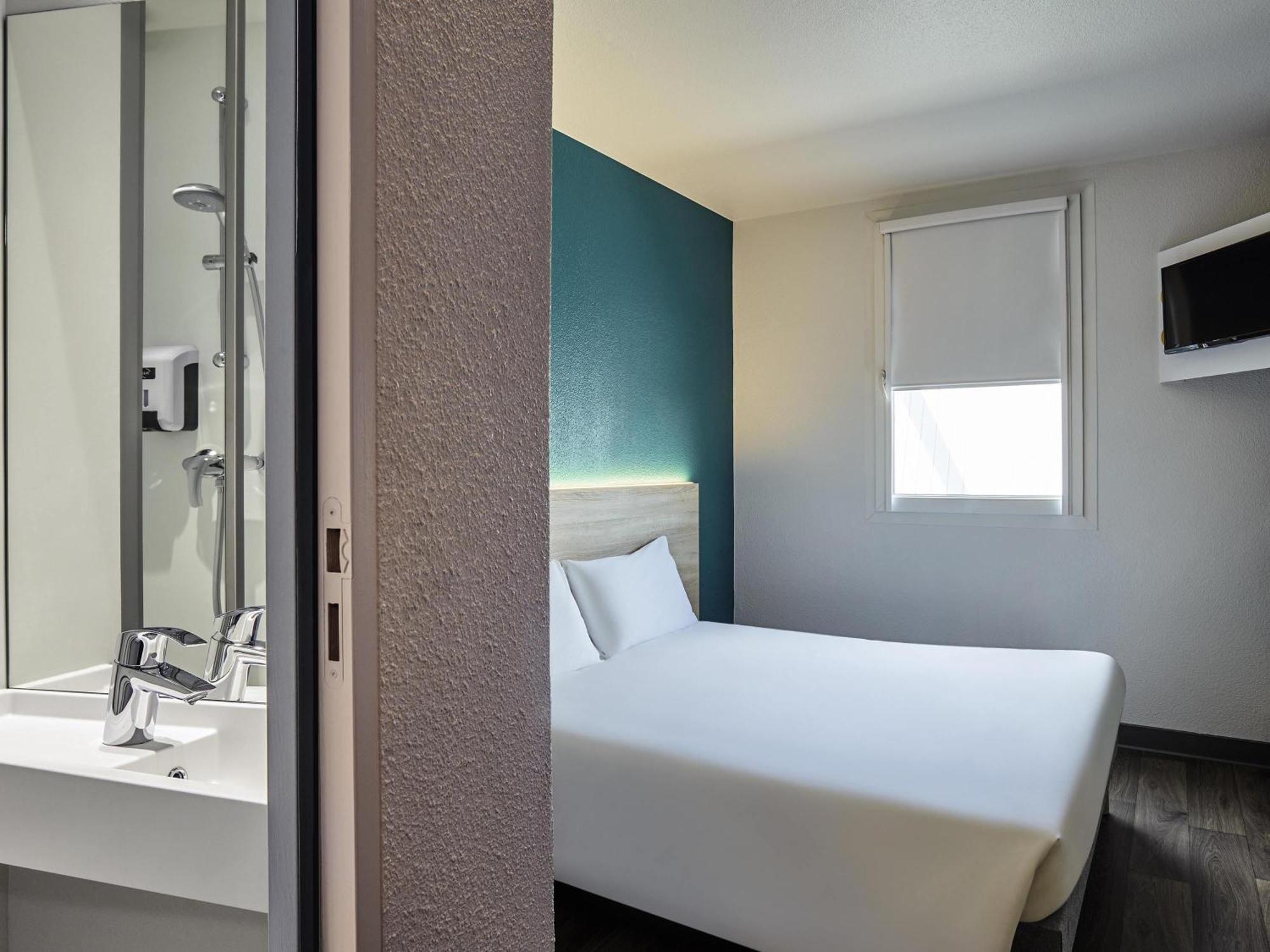 Cabrio Room Private Bathroom