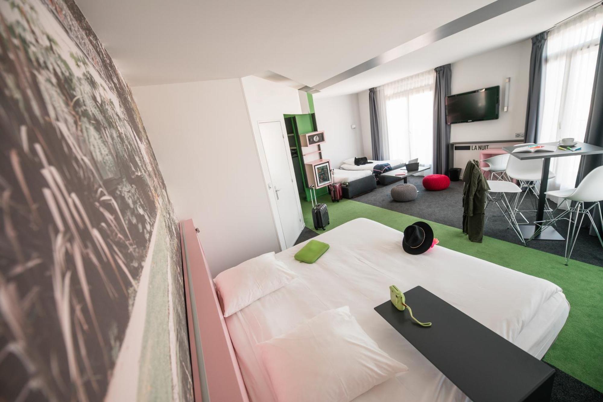 Standard Family Suite One Double Bed Twin Beds