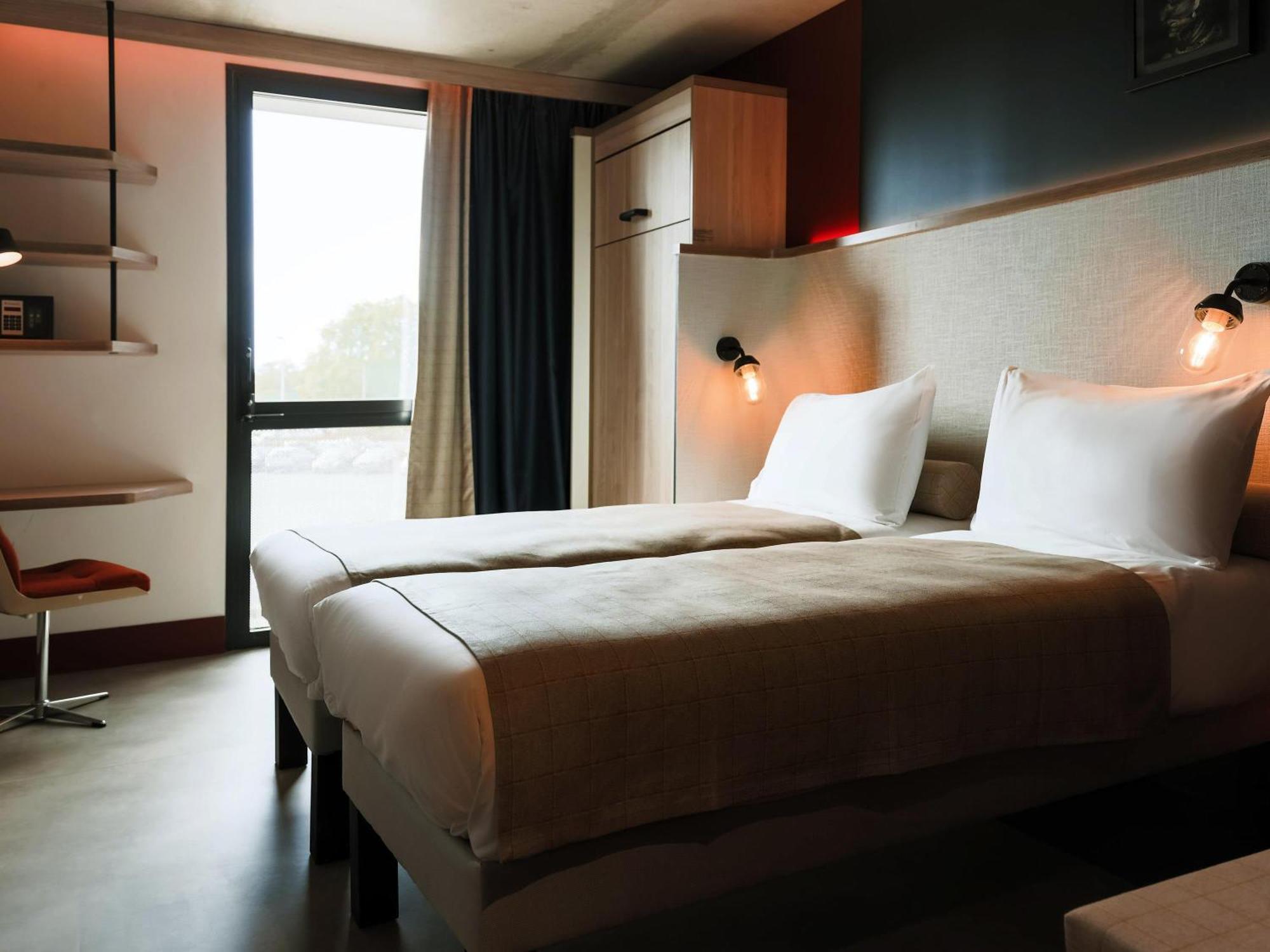 Pop Room Three Single Beds