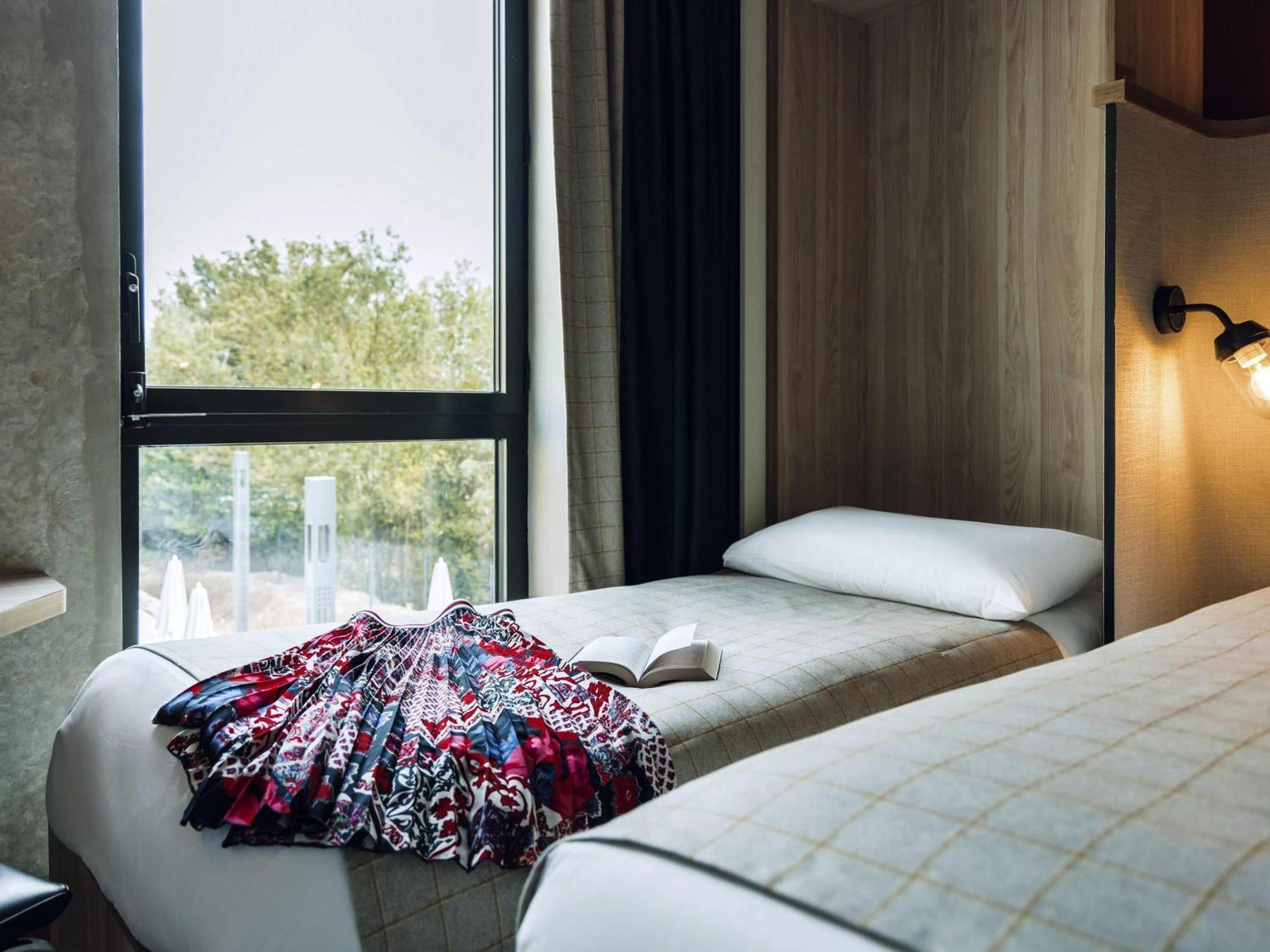 Pop Room Three Single Beds