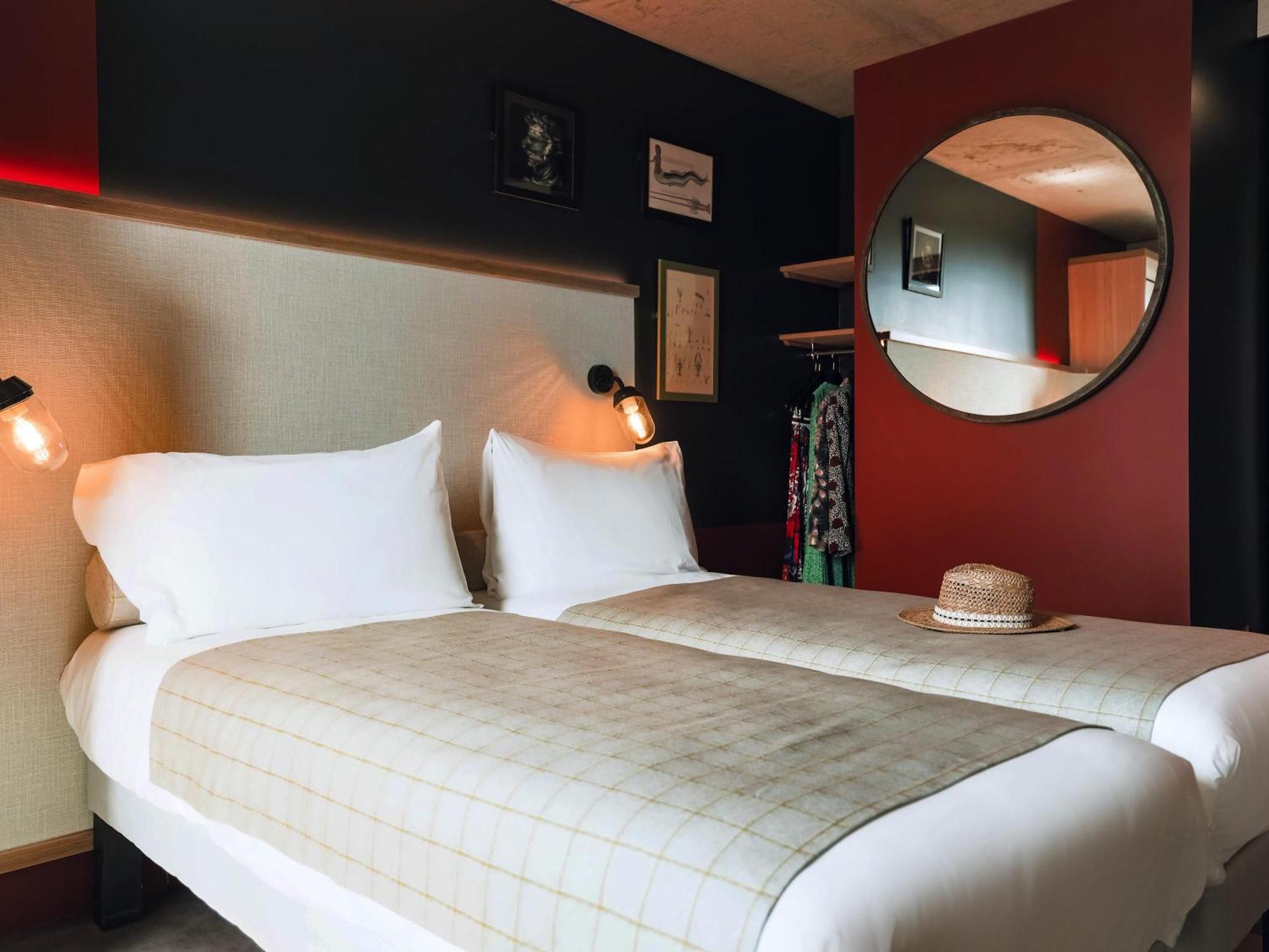 Pop Room Three Single Beds