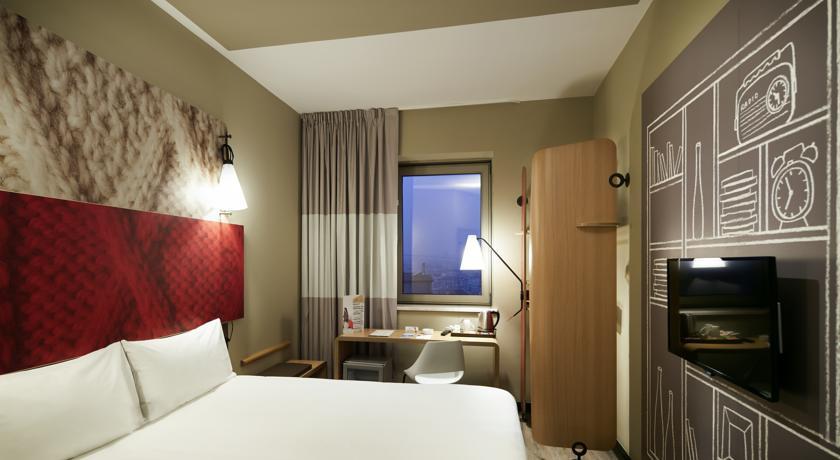 Two side by side double rooms - non communicating