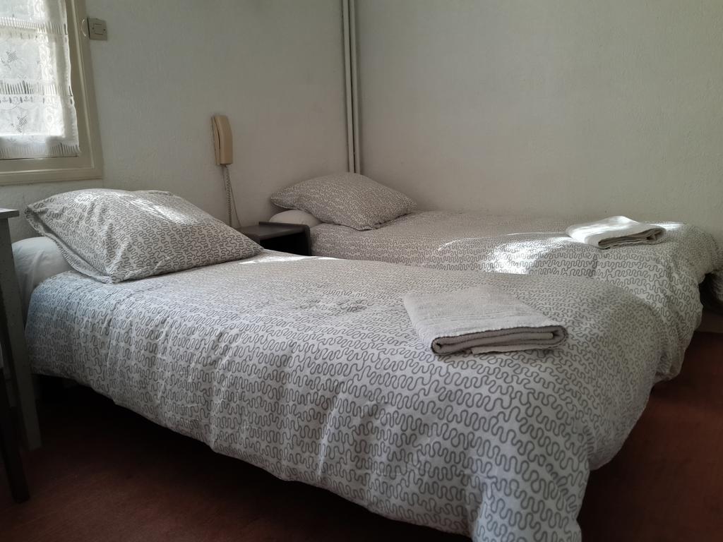 Quarto Twin Standard