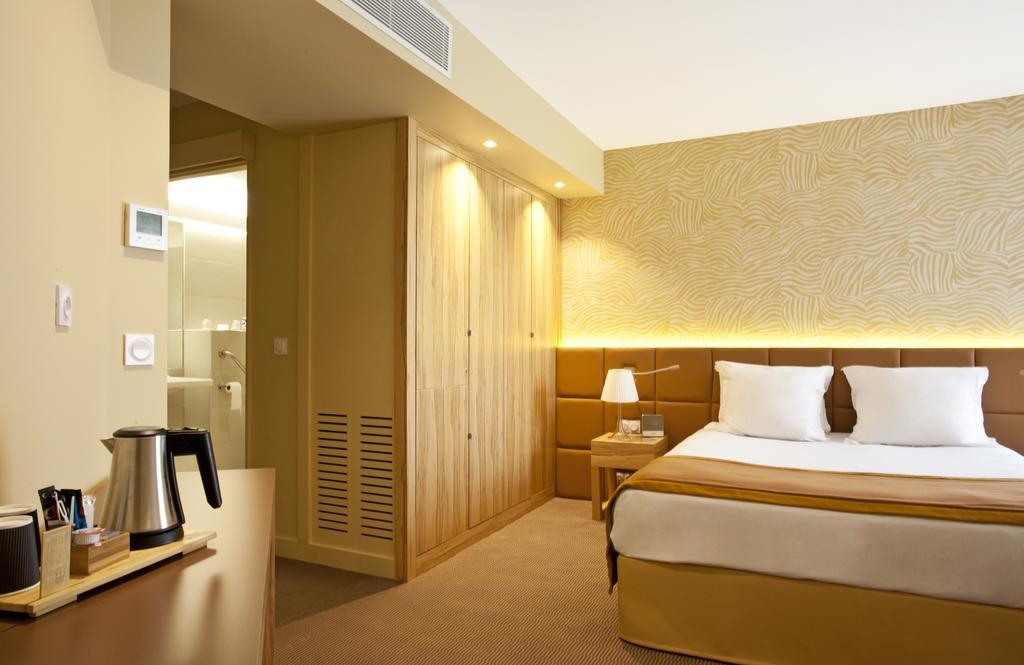 Comfort King Room Private Patio