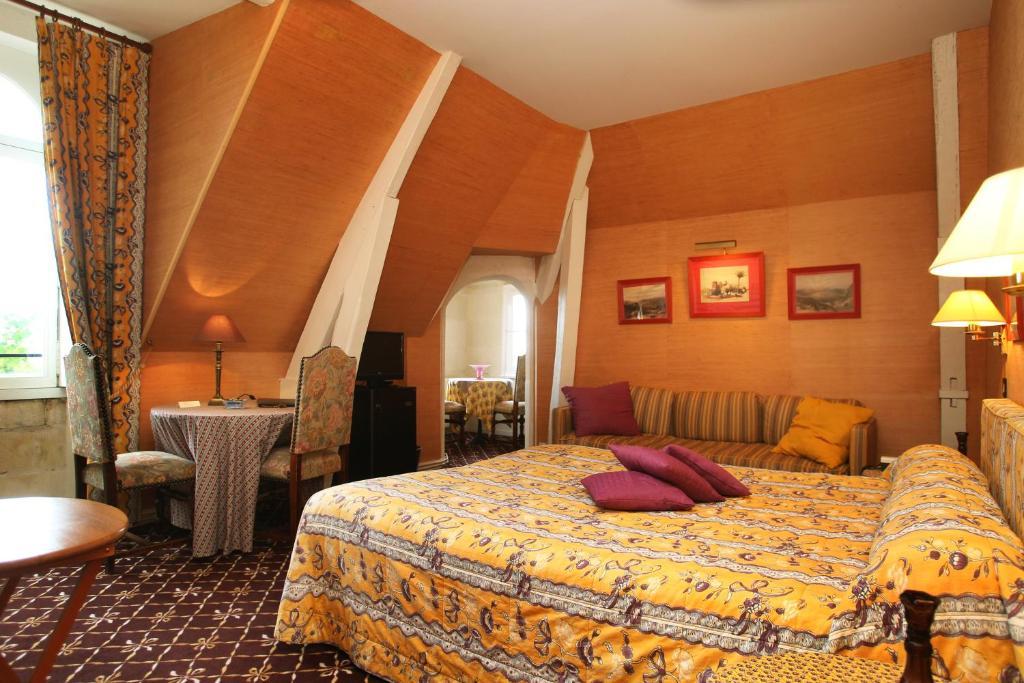 Dauphin Twin Room