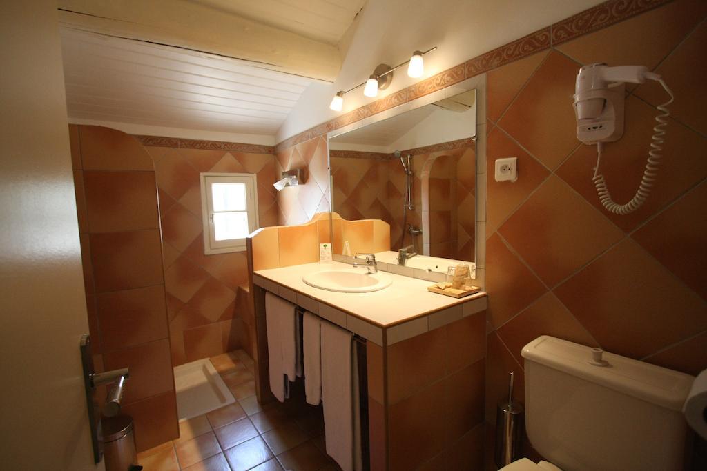 Deluxe Double Room Shower,234466672:JPEG