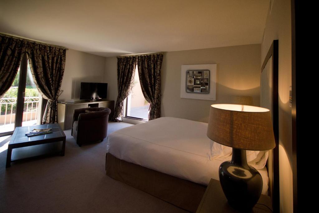 Deluxe Suite