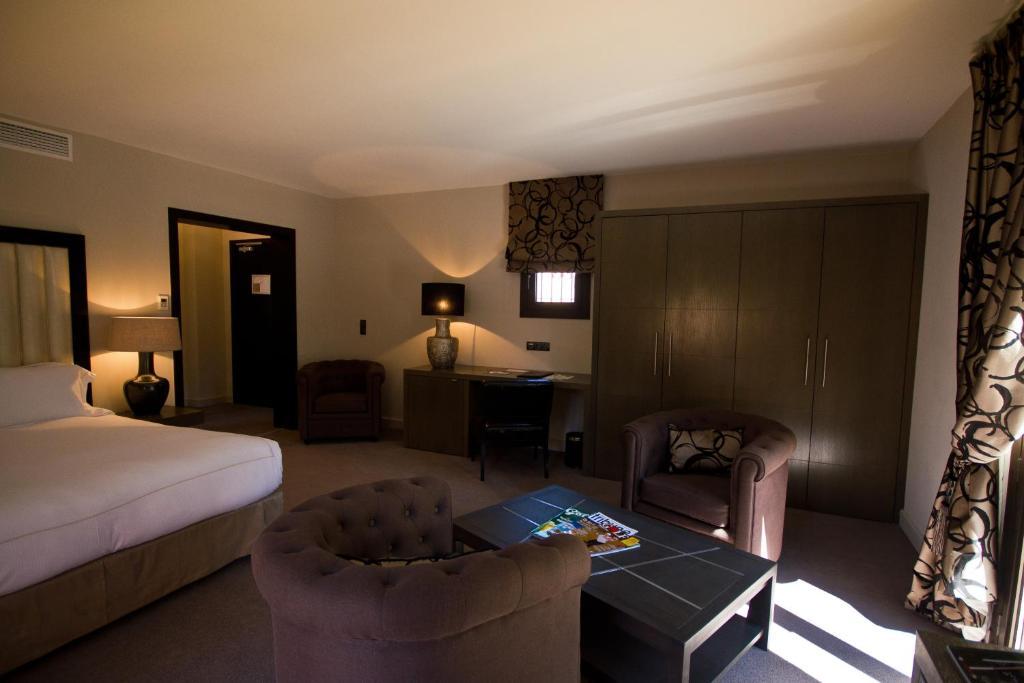 Deluxe Suite