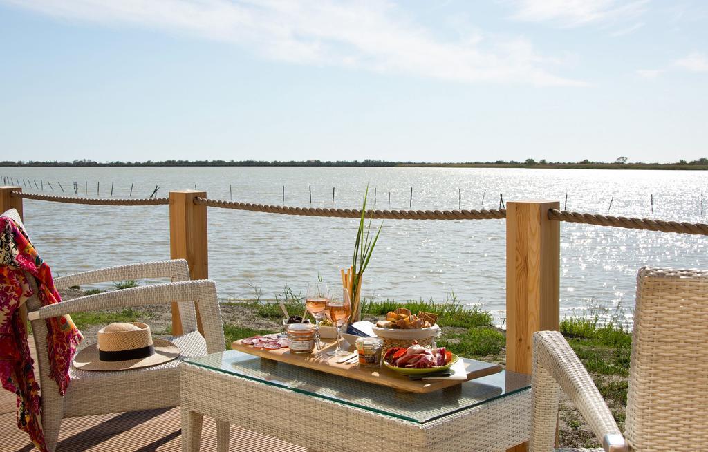 Superior Caravan lake view