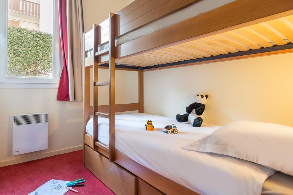 One-Bedroom Apartment with Sleeping Alcove and Balcony (6 People),254272749:JPEG