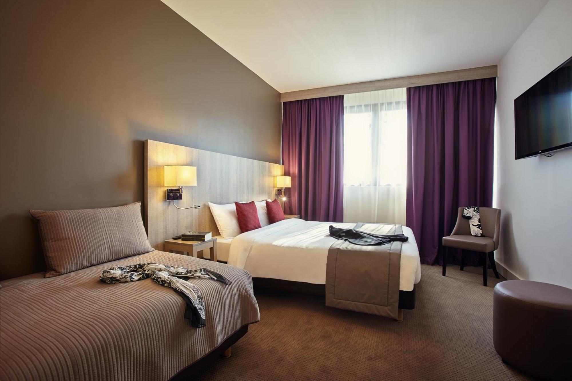 Classic Room with One Double Bed and One Single Bed