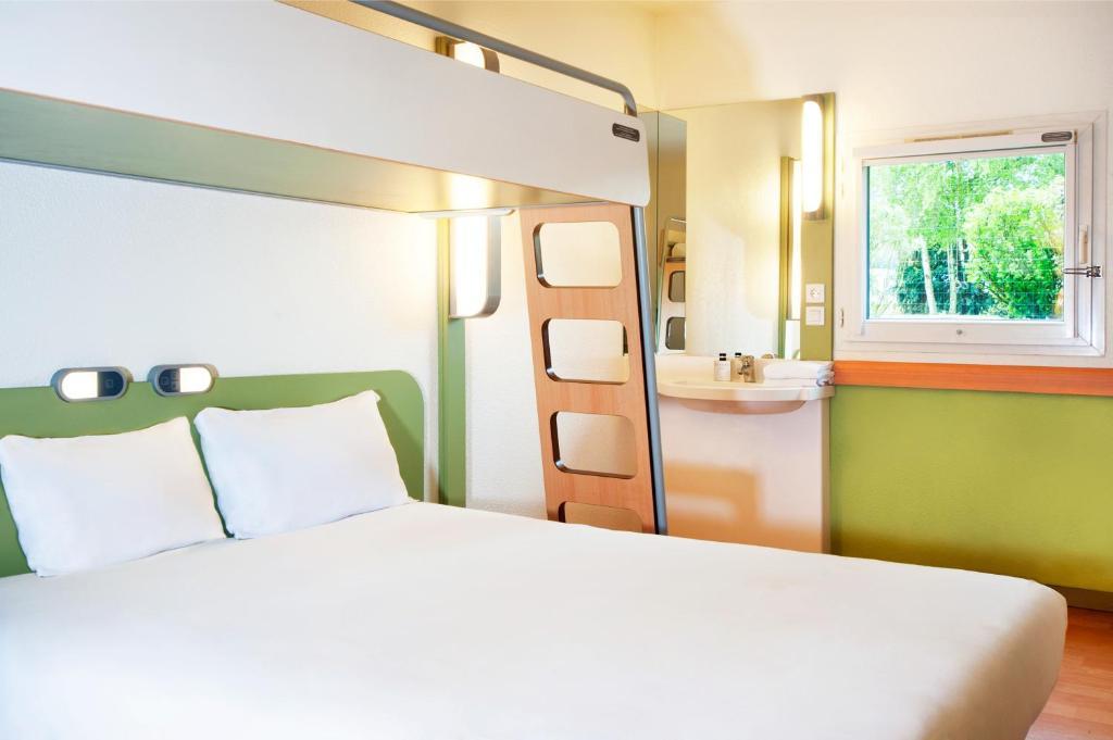 Triple Room,585436905:JPEG