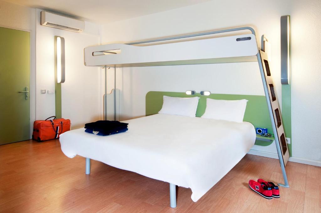 Triple Room with One Double and One Bunk Bed,109986033:JPEG