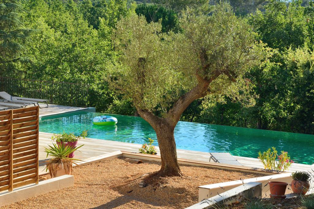 Studio Pool View