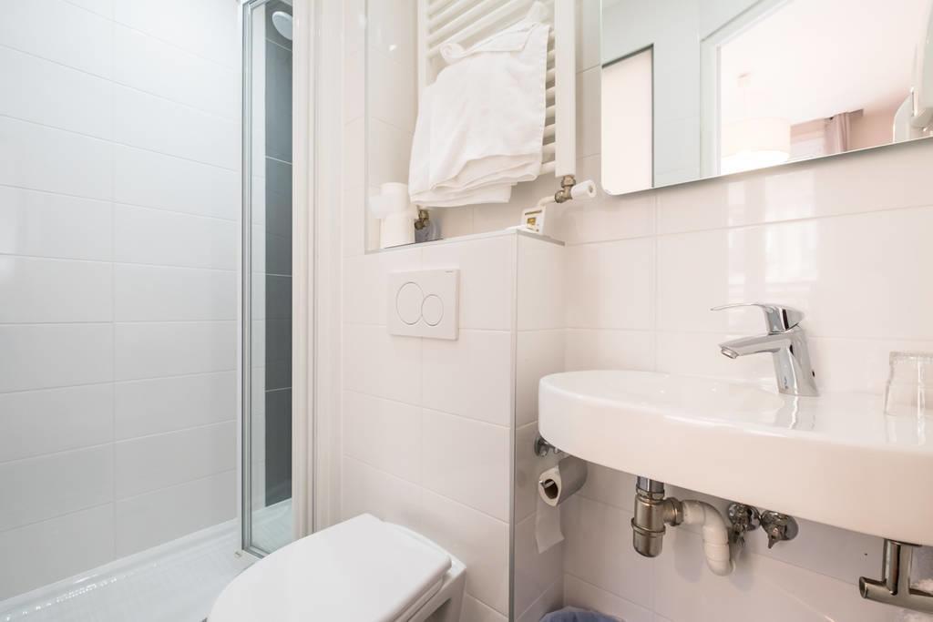 Single Room Private Bathroom,1602955787:JPEG