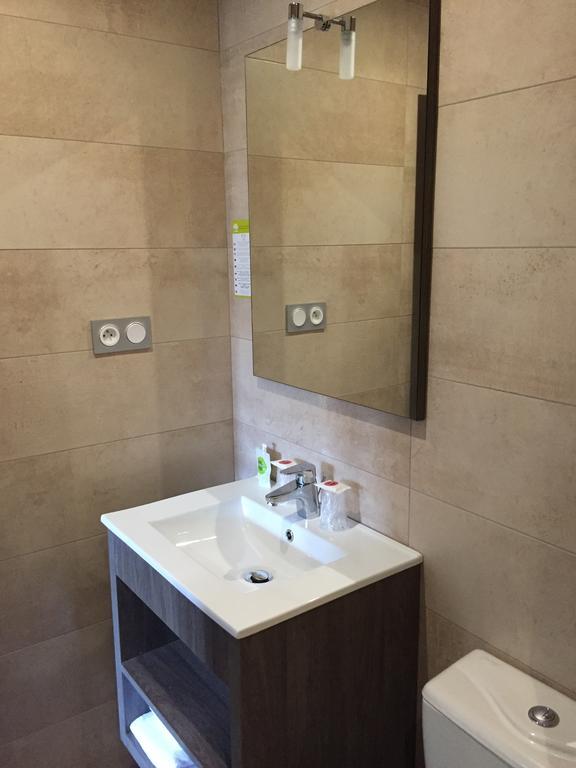 Double Room Shower