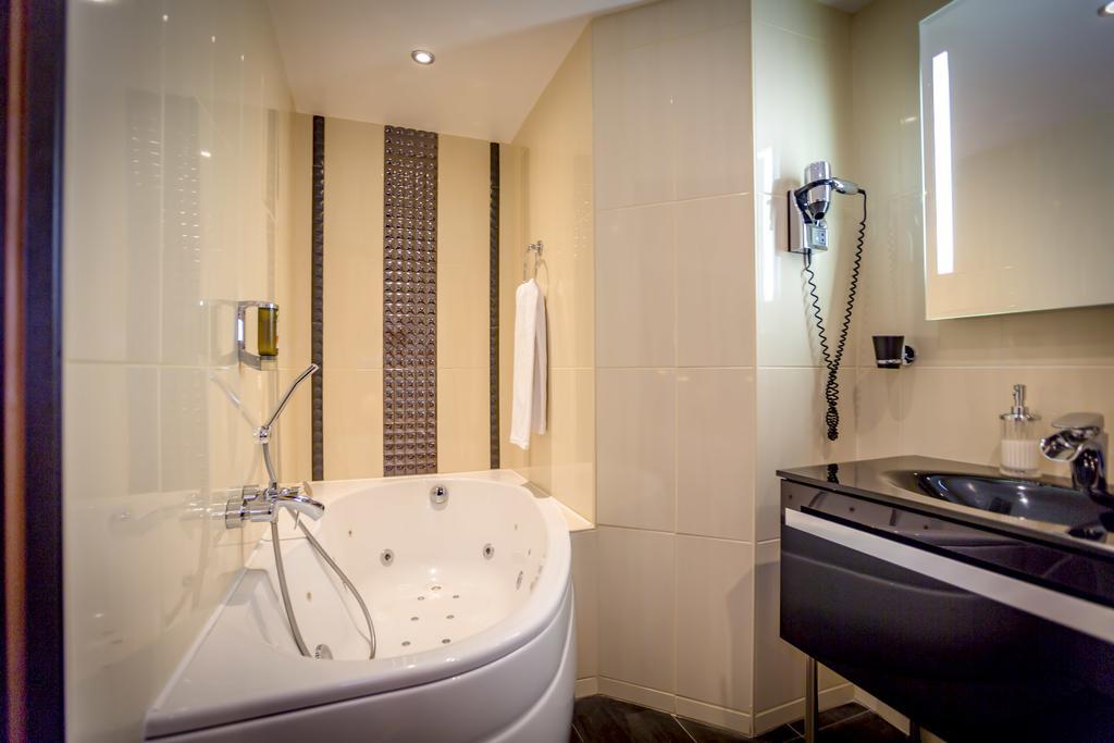 Junior Suite,396142470:JPEG