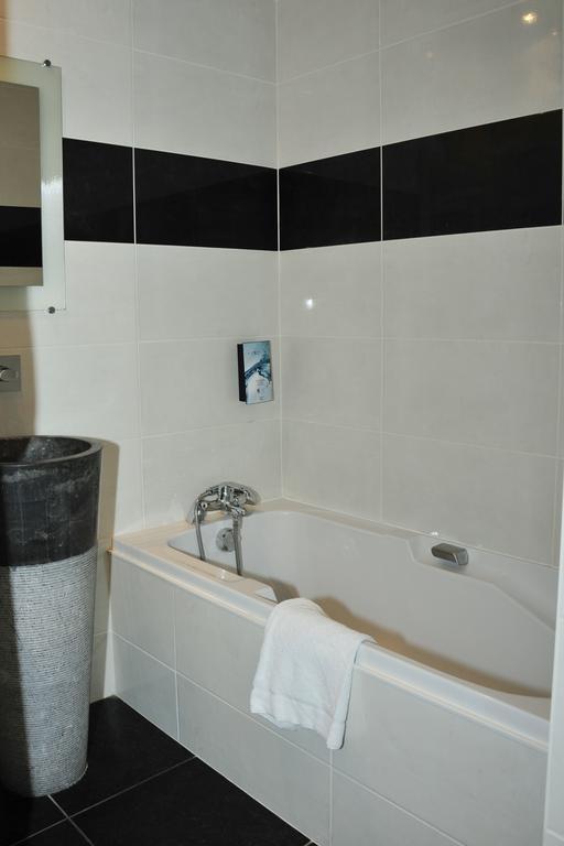 Triple Room Bath