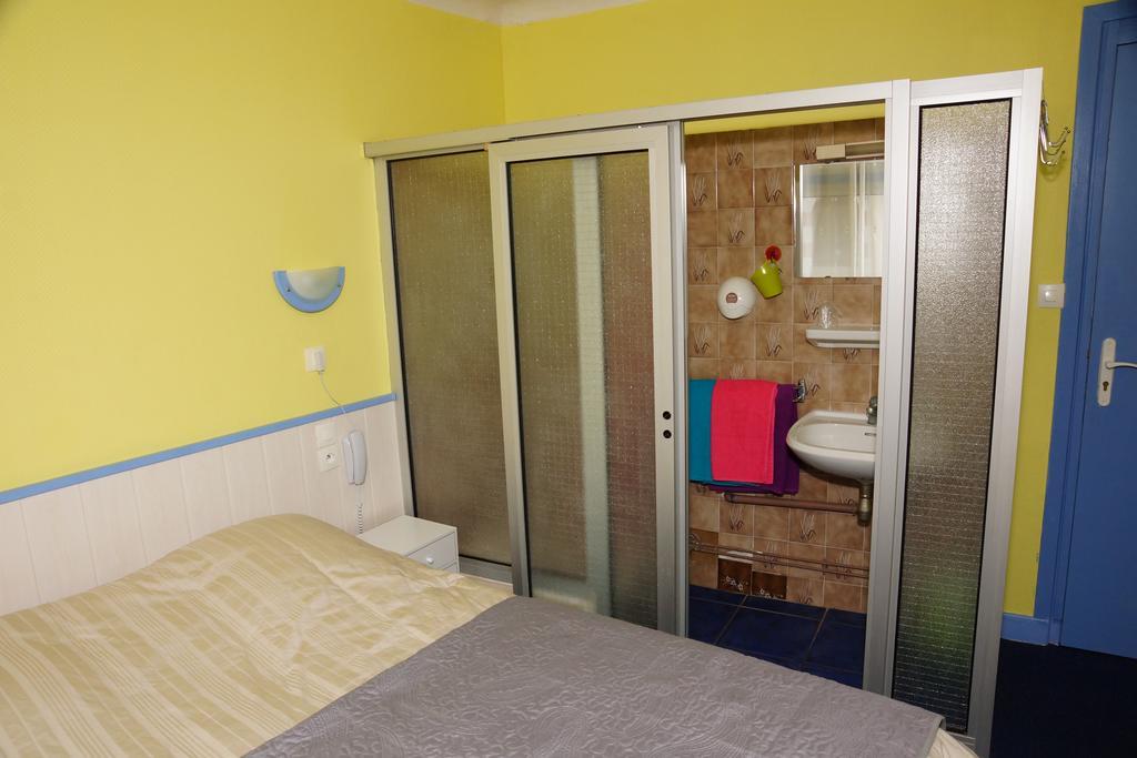 Habitación Doble con aseo compartido