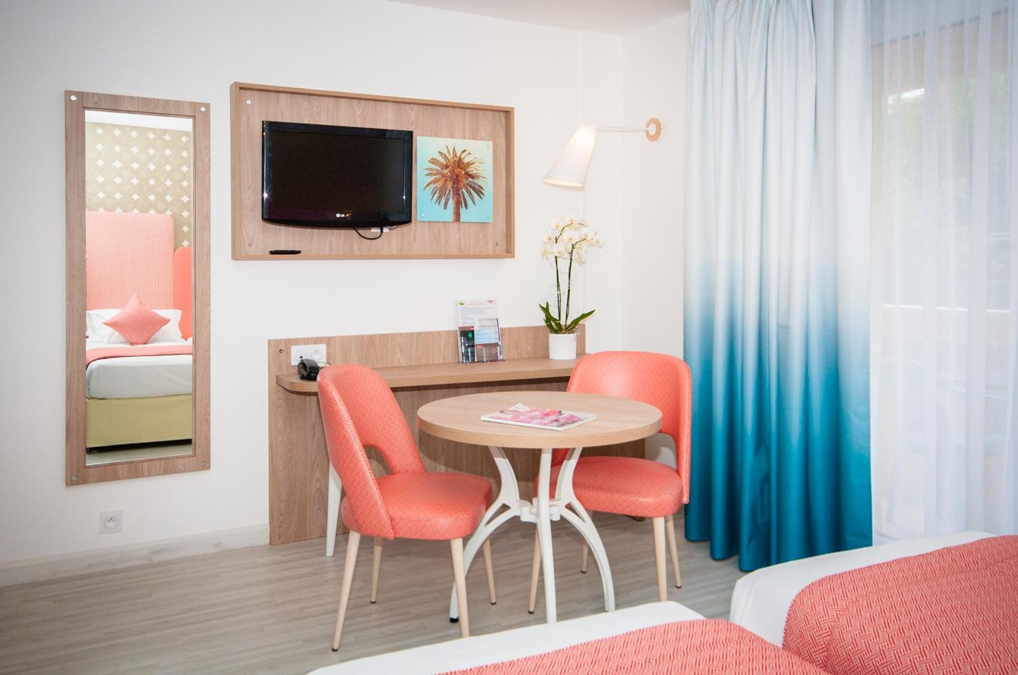 Standard Studio (2 Adults),403593435:JPEG