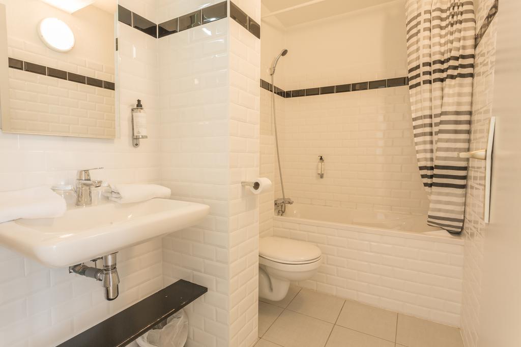 Twin Room Bath