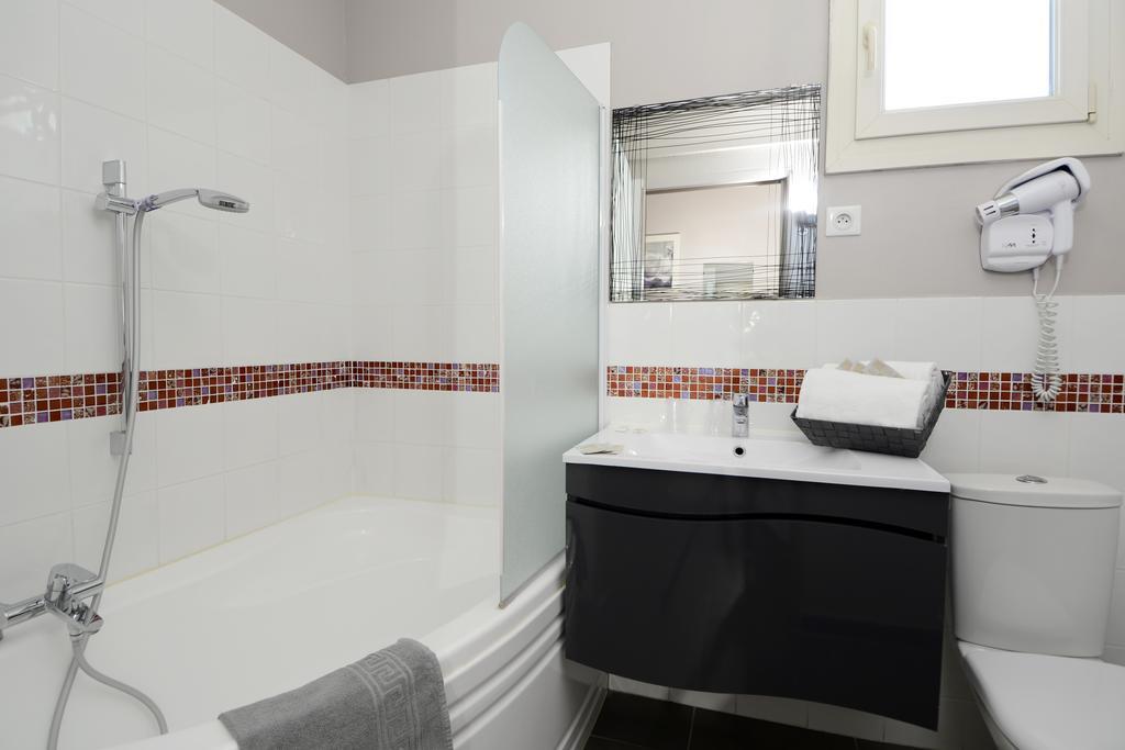 Confort Double Room Court View 1st Floor
