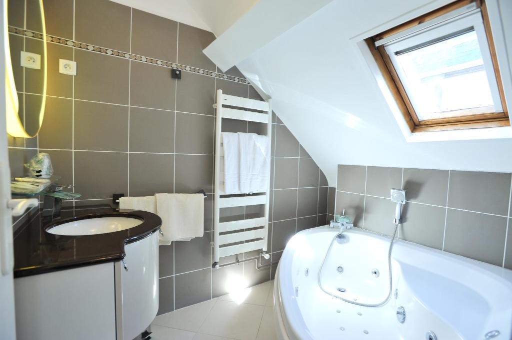 Double Room Hot Tub,1322896612:JPEG