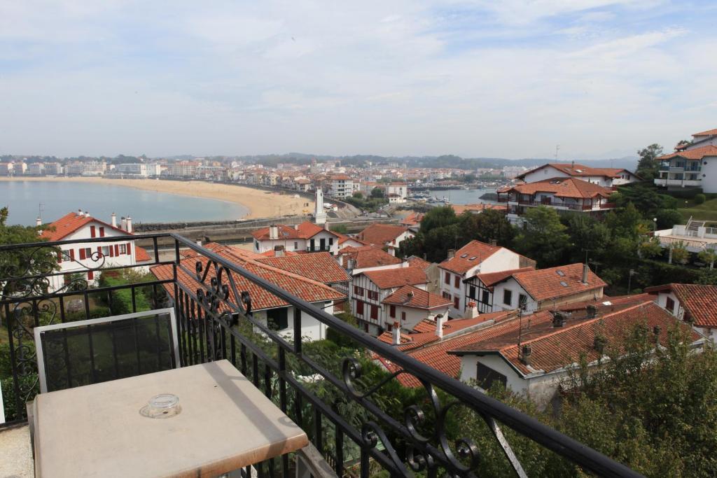 Double Room Shower Balcony Harbour View