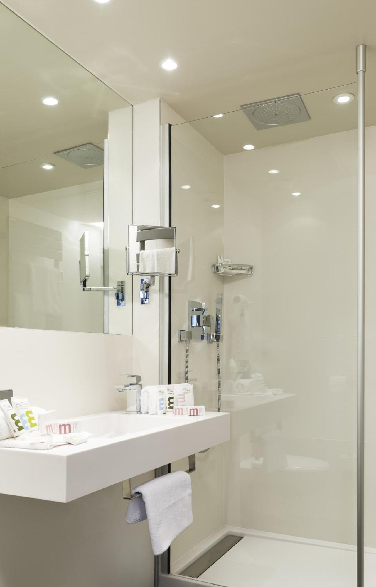Quarto Clássico com 2 Camas de Solteiro