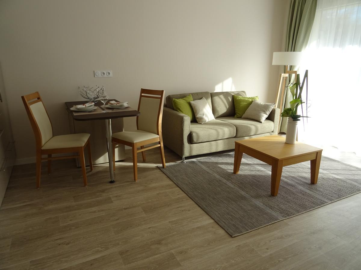 Two-Bedroom Apartment with Balcony or Terrace,665787444:JPEG